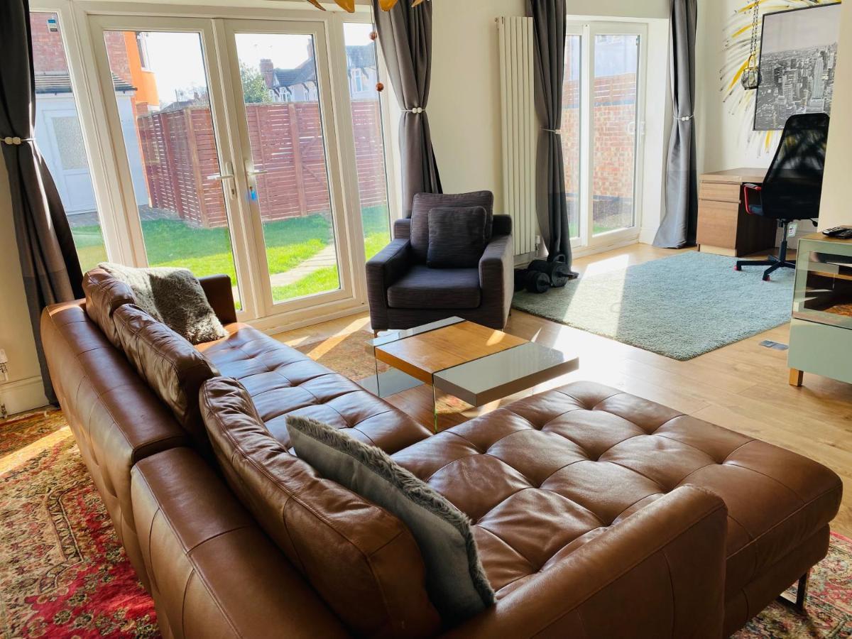 فيلا Mayors House Ideal For Groups & Business بيتربرو المظهر الخارجي الصورة
